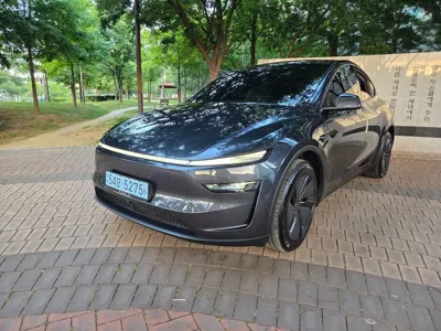 Tesla Model Y · 2025 год