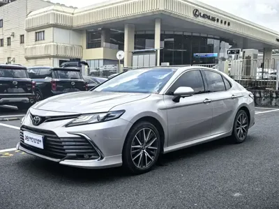 Toyota Camry · 2023 год