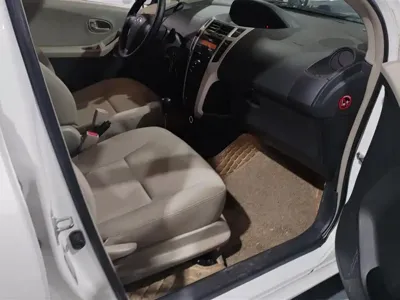 Toyota Yaris 2013, 55000 км, за 21200 CNY - фото 8