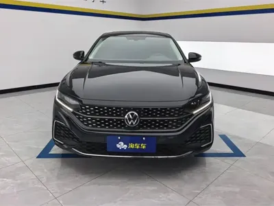 Volkswagen Passat 2023, 55100 км, за 112800 CNY
