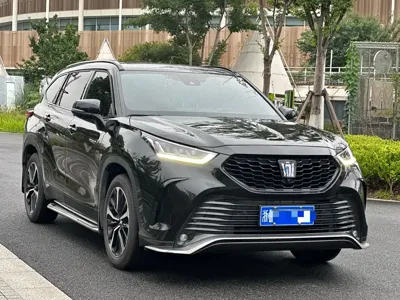 Toyota Crown Kluger 2021, 60000 км, за 155000 CNY