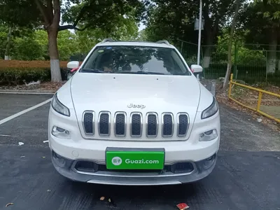 Jeep Cherokee 2017, 73400 км, за 53398.05 CNY