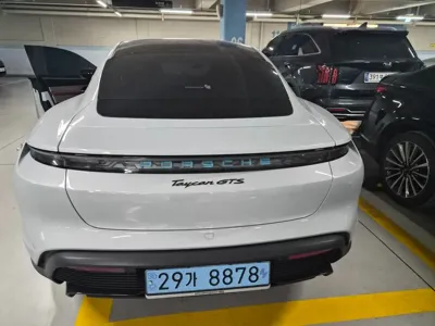 Porsche Taycan 2024, 12000 км, за 177000000 KRW