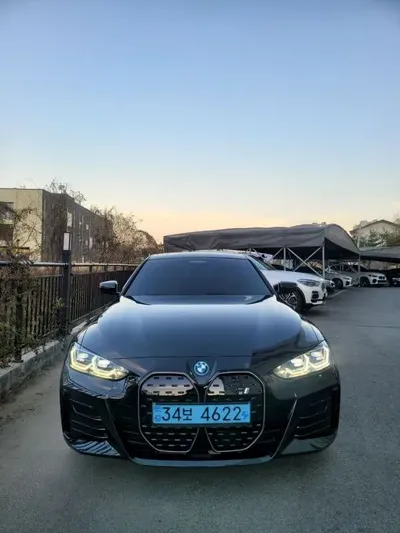 BMW i4 · 2023 год
