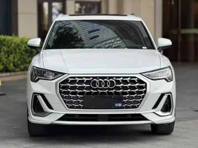 Audi Q3 2025, 12000 км, за 132700 CNY