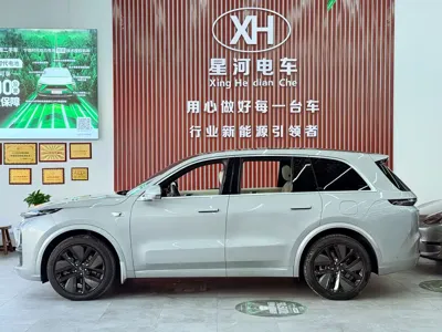 Li Auto Li L8 2023, 73000 км, за 189800 CNY