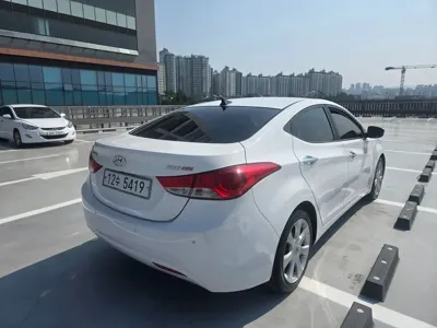 Hyundai Avante 2012, 117000 км, за 4500000 KRW