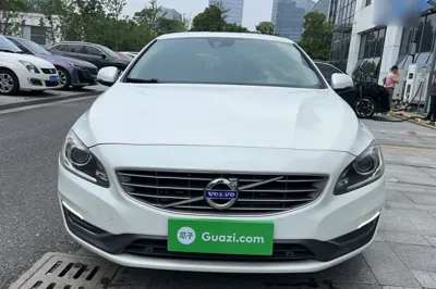 Volvo S60 2016, 176400 км, за 45145.31 CNY