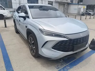 BYD L DM-i 2025, 24700 км, за 104500 CNY