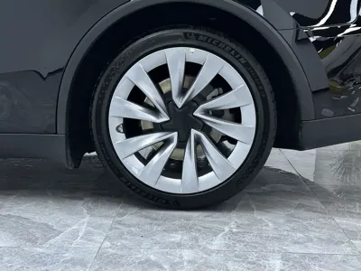 Tesla Model Y 2026, 6000 км, за 276800 CNY - фото 13