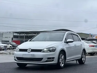 Volkswagen Golf 2016, 90000 км, за 33500 CNY