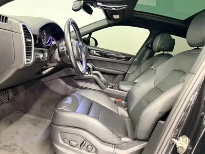 Porsche Cayenne Hybrid 2022, 65000 км, за 380000 CNY - фото 9