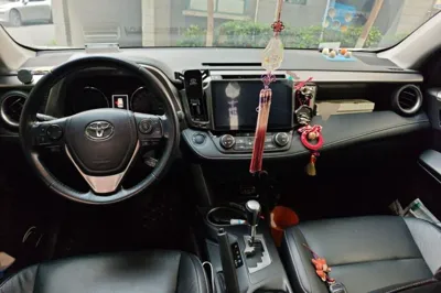 Toyota RAV4 2018, 88100 км, за 76708.29 CNY