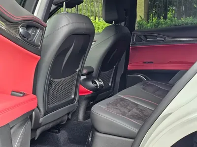 Alfa Romeo Stelvio 2022, 5000 км, за 235000 CNY - фото 7