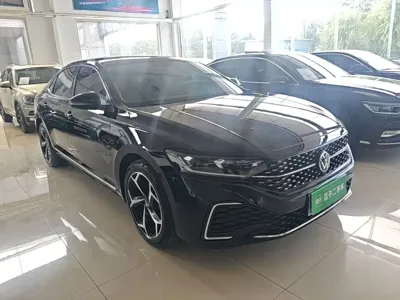 Volkswagen Passat 2024, 32100 км, за 116600 CNY