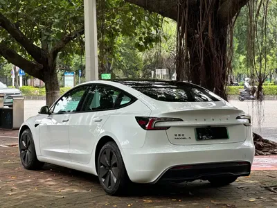 Tesla Model 3 2026, 4000 км, за 201800 CNY