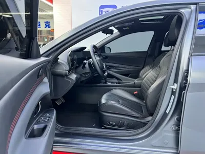 Hyundai Elantra 2025, 13100 км, за 135800 CNY - фото 11