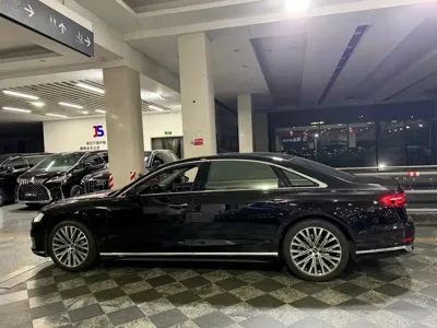 Audi A8 2021, 60000 км, за 348800 CNY