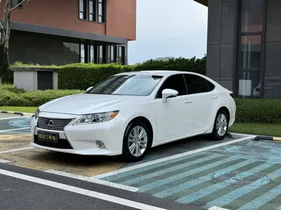 Lexus ES · 2015 год