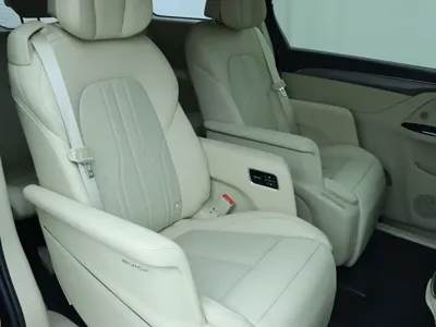 Buick GL8 Hybrid 2025, 28900 км, за 236800 CNY - фото 13