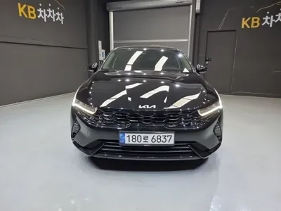 Kia K5 · 2023 год