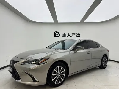 Lexus ES · 2022 год