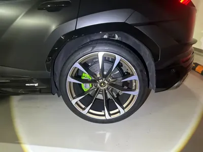 Lamborghini Urus 2023, 27000 км, за 325000000 KRW