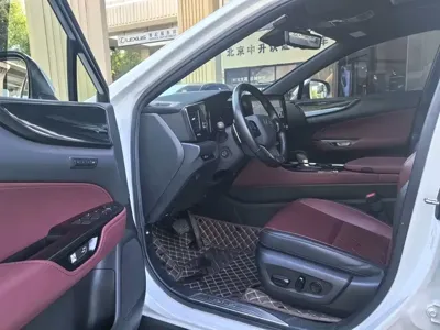 Lexus NX New Energy 2023, 36000 км, за 258000 CNY