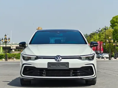 Volkswagen Golf 2024, 16000 км, за 108000 CNY