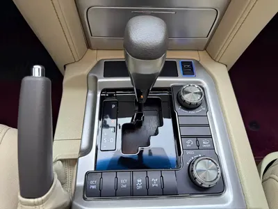 Toyota Land Cruiser 2019, 71000 км, за 447000 CNY - фото 10