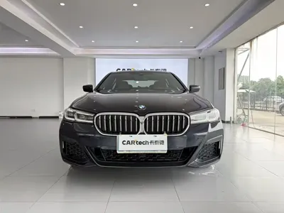 BMW 5 Series 2022, 180000 км, за 175799 CNY - фото 3