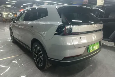 Volvo Volvo XC70 Plug-in Hybrid 2026, 7000 км, за 252871.79 CNY