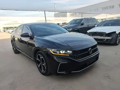 Volkswagen Passat 2024, 26600 км, за 120000 CNY