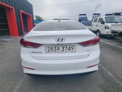 Hyundai Avante 2018, 122169 км, за 8900000 KRW