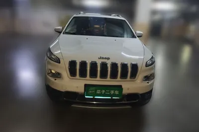 Jeep Cherokee 2016, 77100 км, за 47246.29 CNY