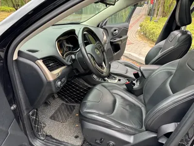 Jeep Cherokee 2017, 72000 км, за 28500 CNY - фото 6