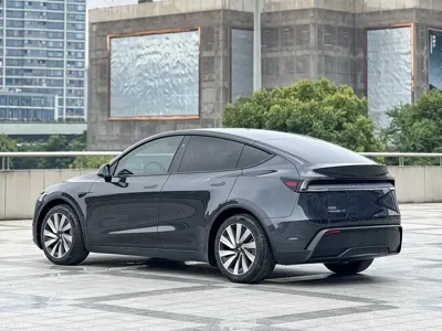 Tesla Model Y 2025, 23000 км, за 253800 CNY - фото 13