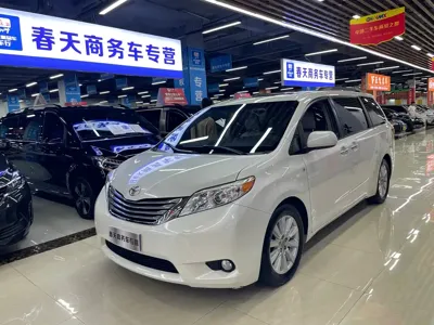 Toyota Sienna · 2017 год