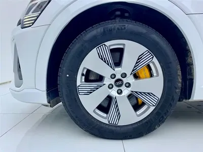Audi e-tron 2026, 100 км, за 199800 CNY - фото 6