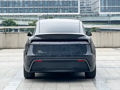 Tesla Model Y 2025, 23000 км, за 253800 CNY - фото 14