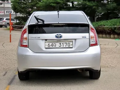 Toyota Prius 2013, 81370 км, за 9500000 KRW