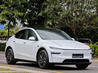 Tesla Model Y 2026, 6000 км, за 259800 CNY