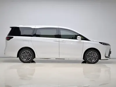 Buick GL8 Hybrid 2025, 9900 км, за 241900 CNY - фото 6