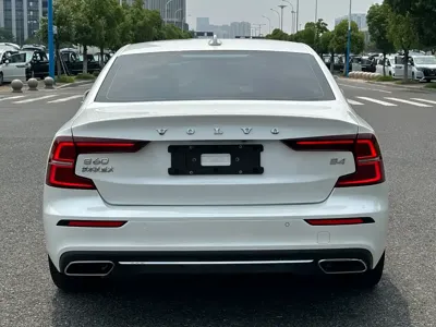 Volvo S60 2021, 61000 км, за 88000 CNY