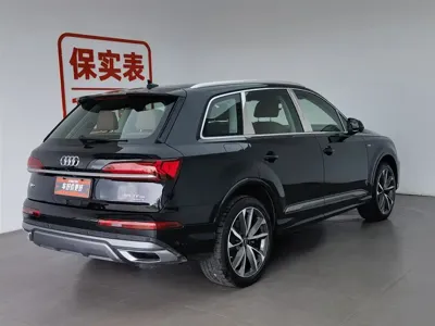 Audi Q7 2021, 92100 км, за 259800 CNY