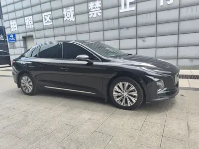Hongqi Hongqi E-QM5 2025, 13000 км, за 83500 CNY