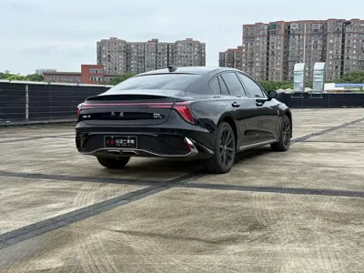 Hongqi Hongqi H6 2024, 17800 км, за 118800 CNY