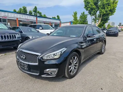 Infiniti Q70 · 2015 год