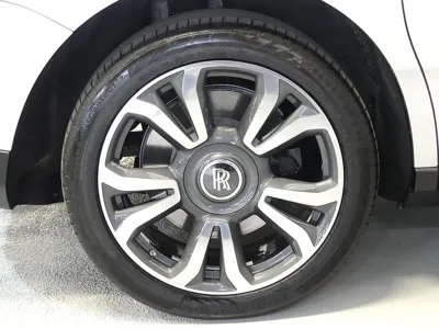 Rolls-Royce Cullinan 2023, 9200 км, за 489000000 KRW