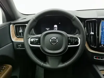 Volvo XC60 2021, 33900 км, за 142800 CNY - фото 11
